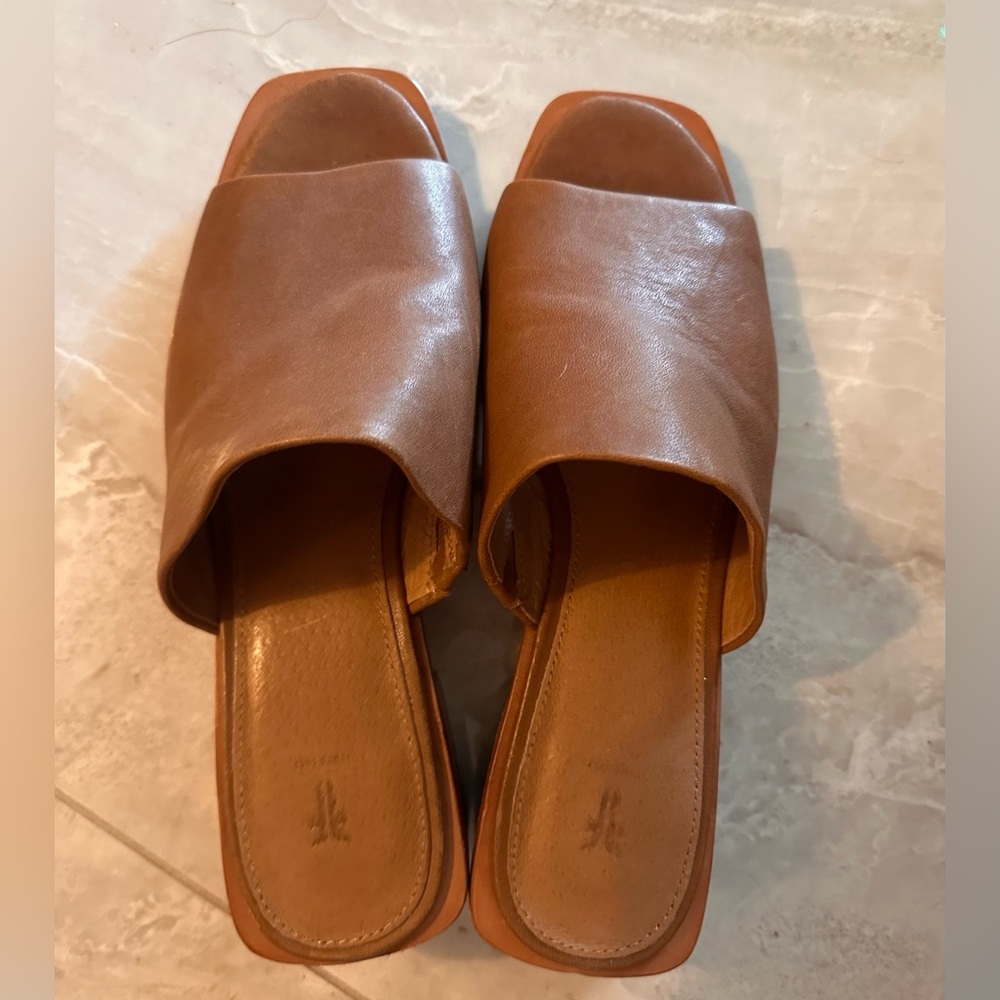 Frye tan size 8 leather shoes